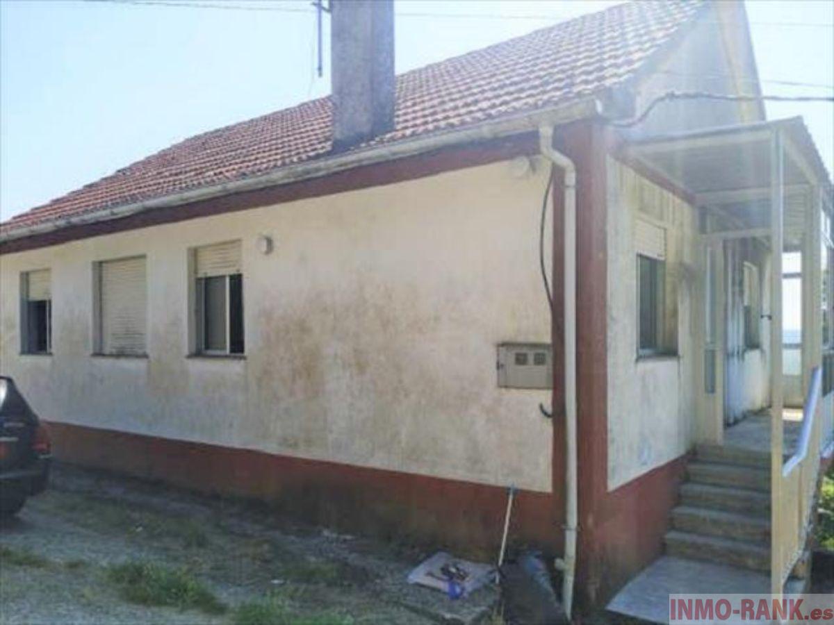 For sale of house in A Cañiza