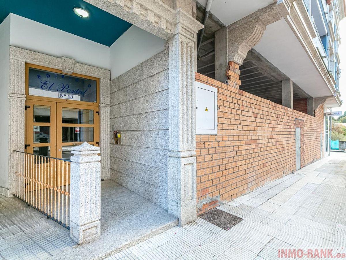 For sale of garage in A Cañiza