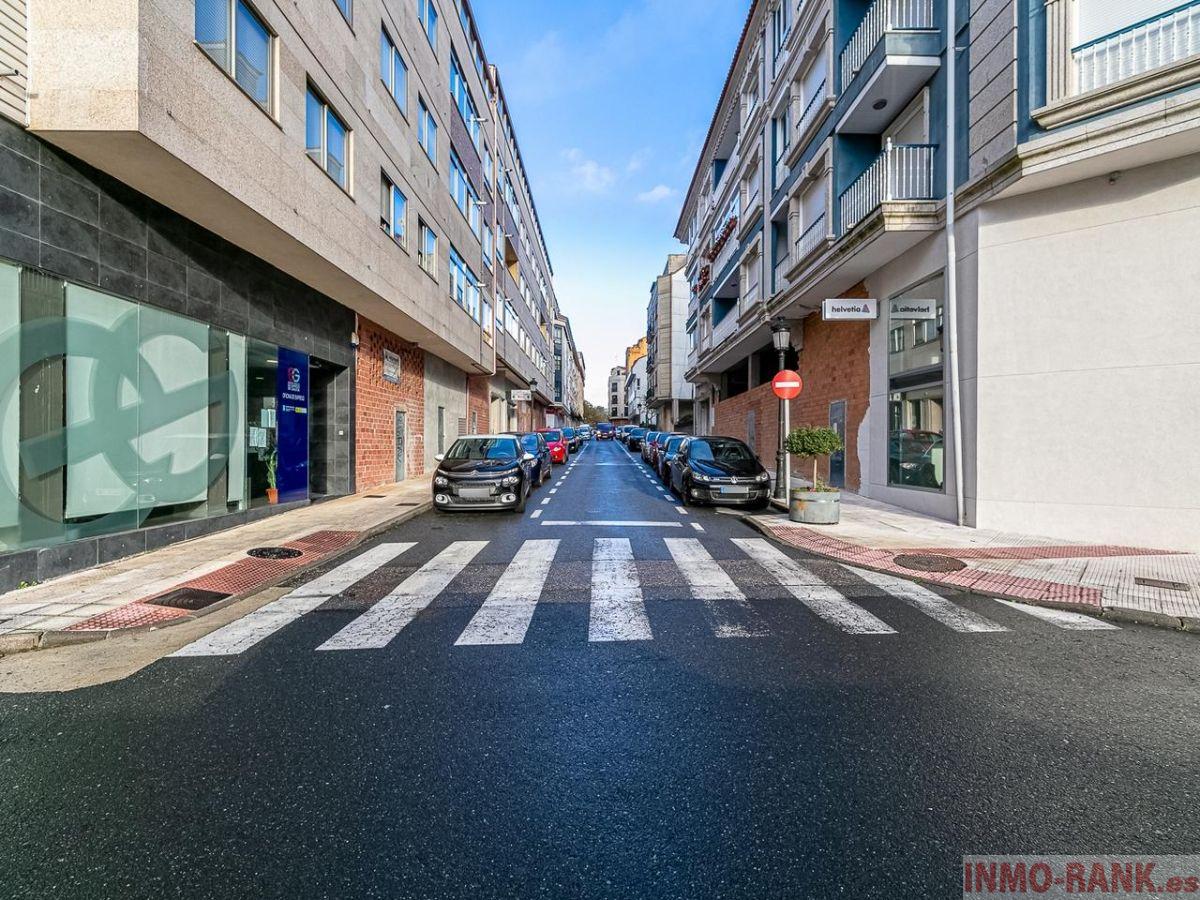 For sale of garage in A Cañiza