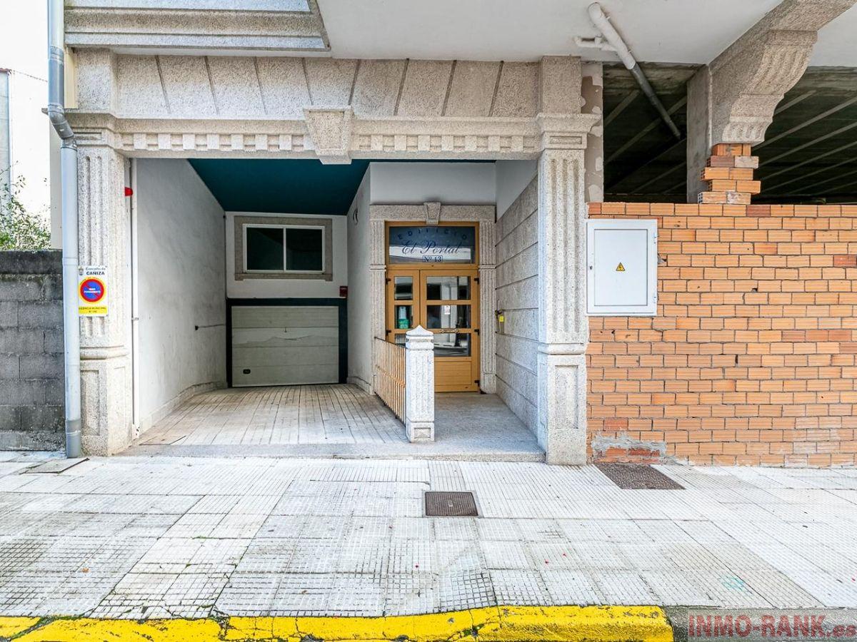 For sale of garage in A Cañiza