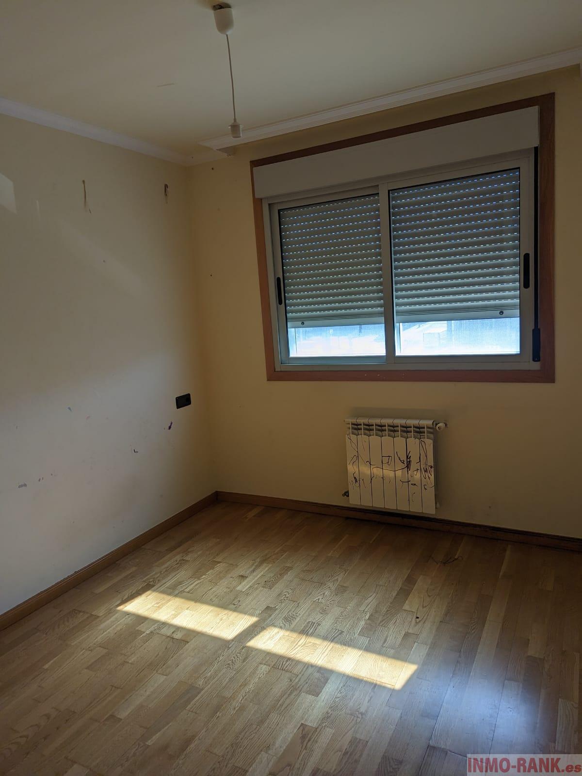 For sale of flat in Salvaterra de Miño