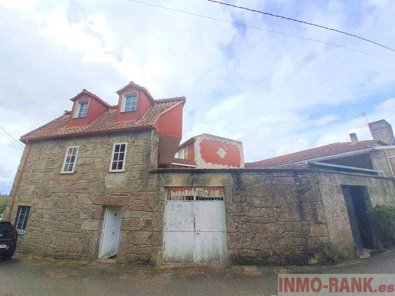 For sale of house in A Cañiza