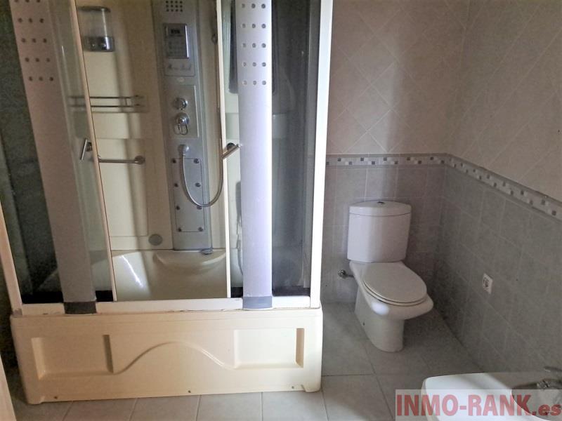 For sale of house in A Cañiza