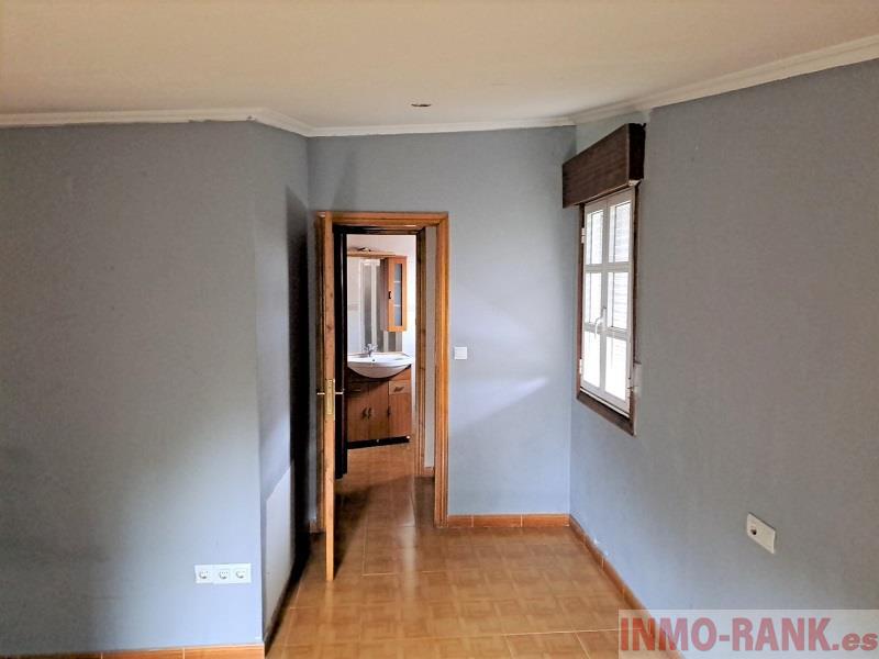 For sale of house in A Cañiza