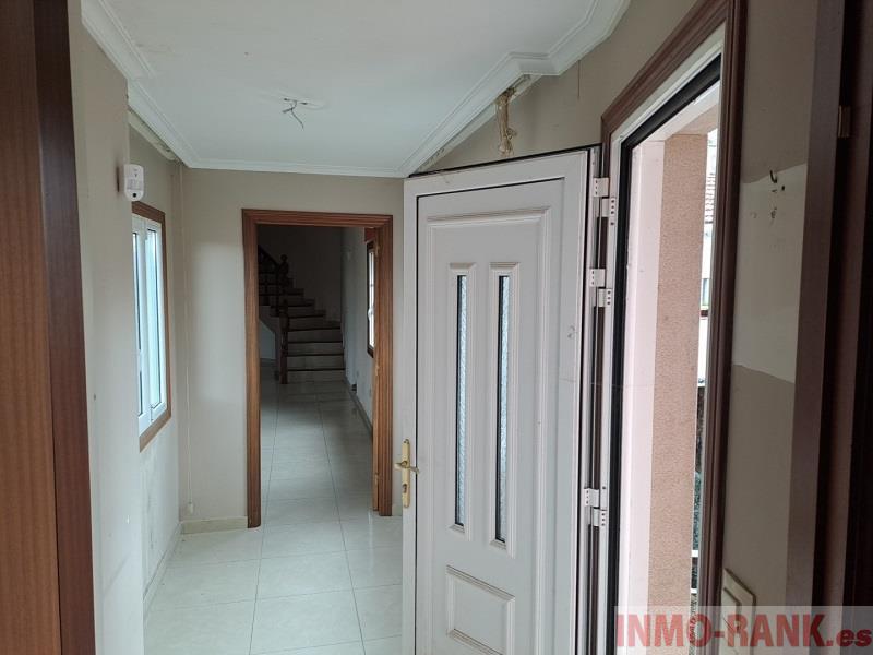 For sale of house in A Cañiza