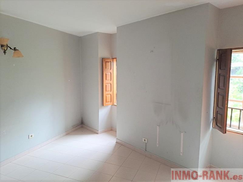 For sale of house in A Cañiza