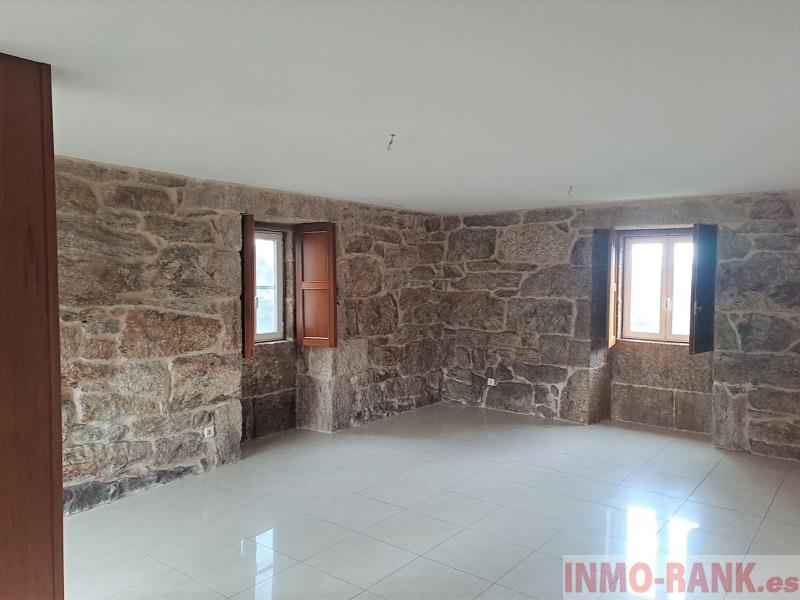 For sale of house in A Cañiza