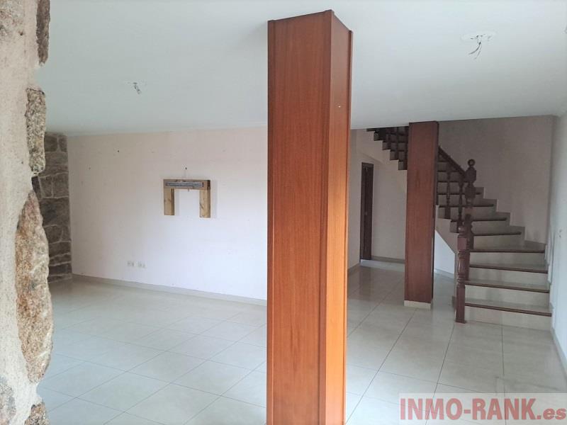 For sale of house in A Cañiza