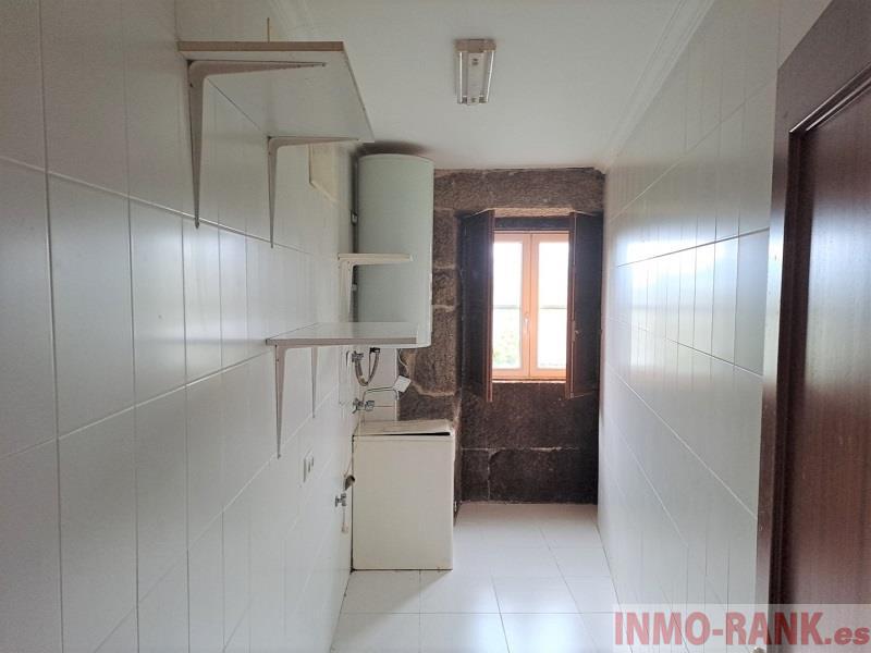 For sale of house in A Cañiza
