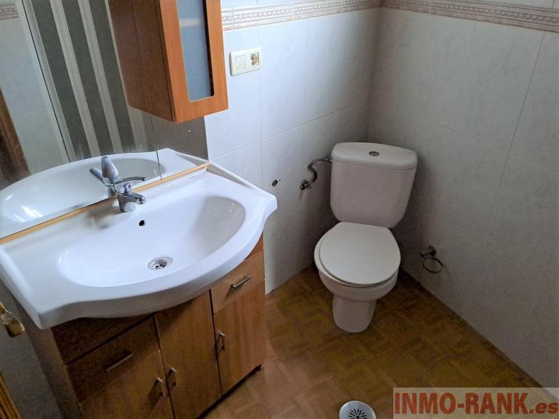 For sale of house in A Cañiza