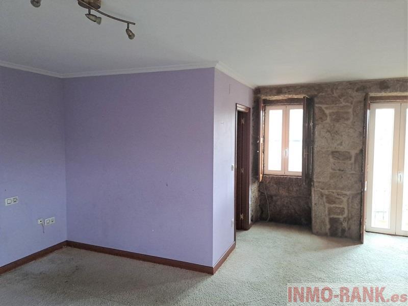 For sale of house in A Cañiza
