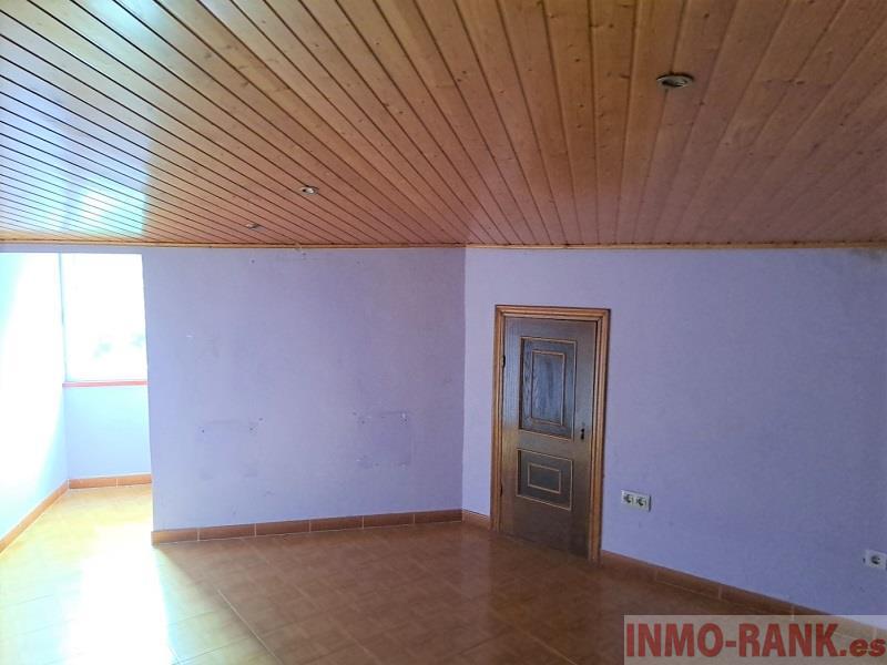 For sale of house in A Cañiza