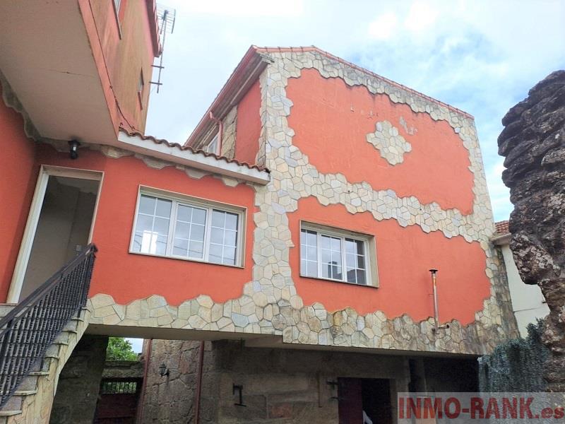 For sale of house in A Cañiza