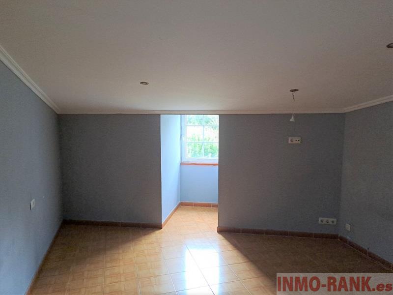 For sale of house in A Cañiza