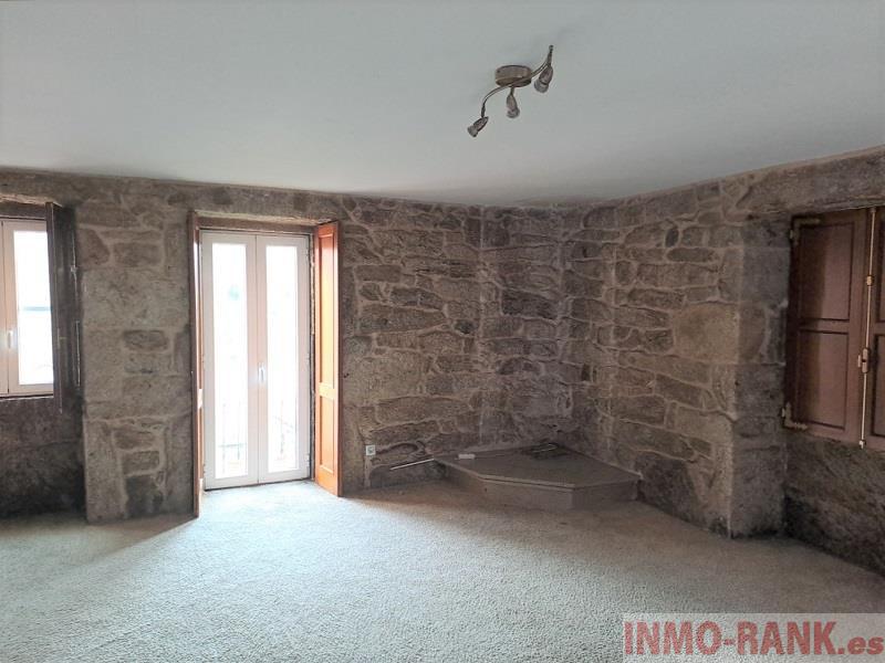 For sale of house in A Cañiza