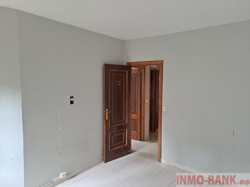 For sale of house in A Cañiza