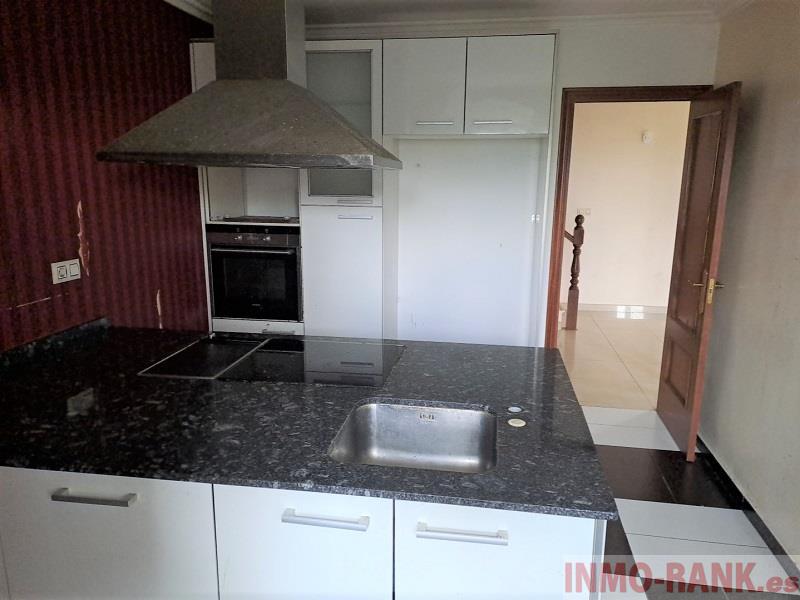 For sale of house in A Cañiza