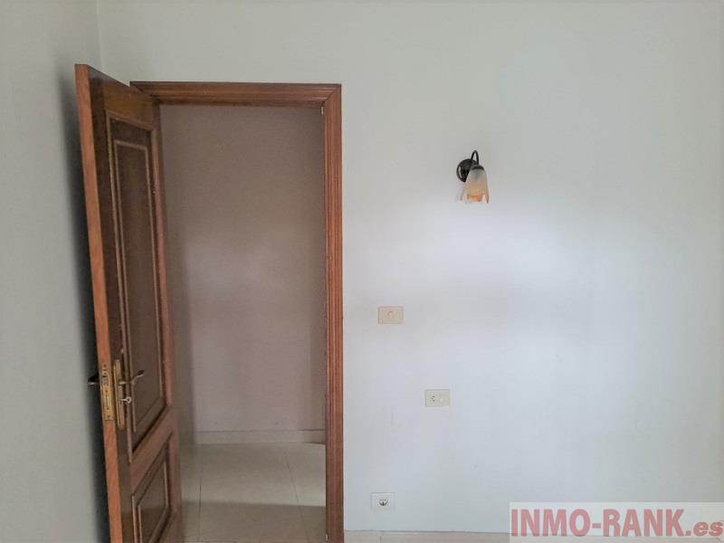 For sale of house in A Cañiza