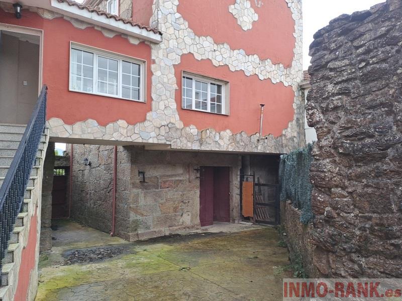 For sale of house in A Cañiza