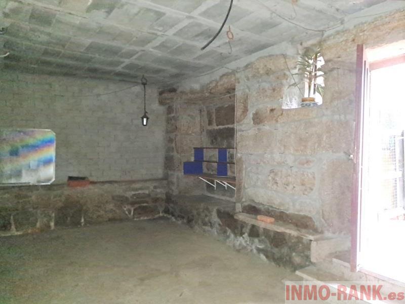 For sale of house in A Cañiza