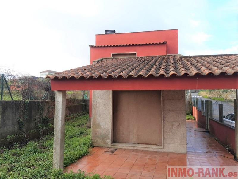 For sale of house in A Guarda