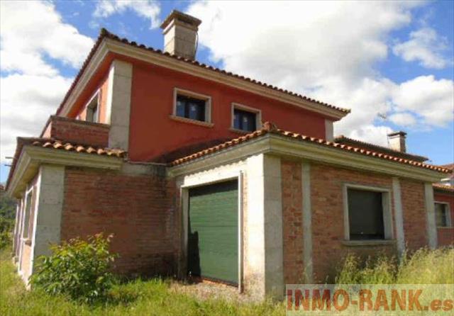 For sale of house in Ponteareas