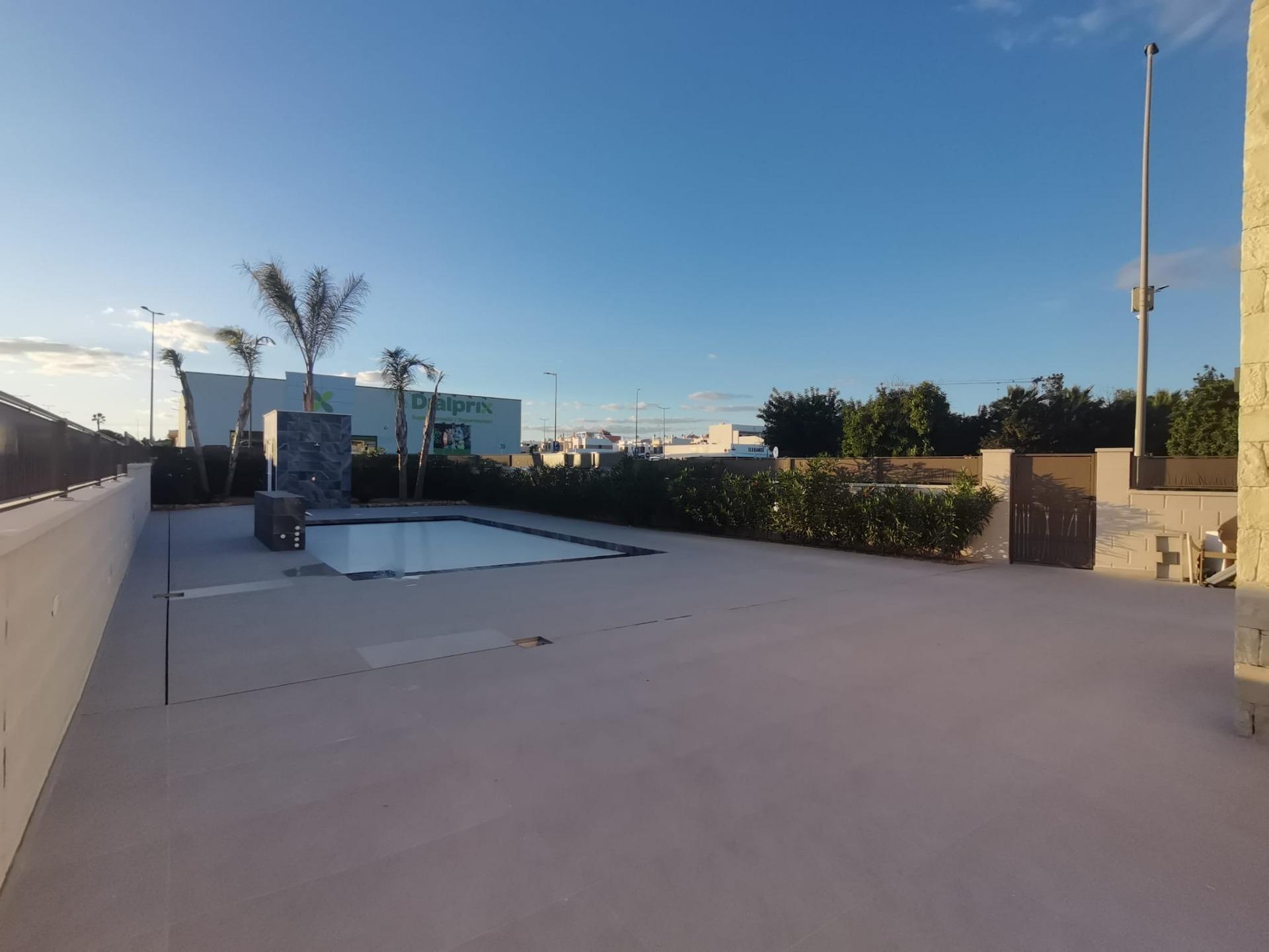 Venta de villa en Los Montesinos