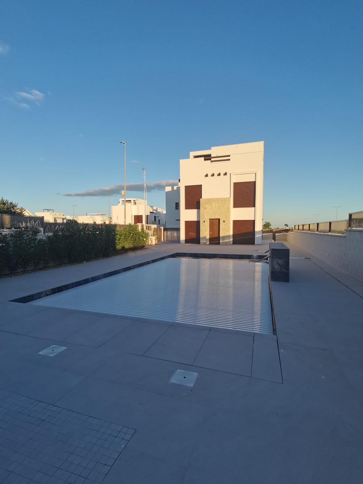 Venta de villa en Los Montesinos