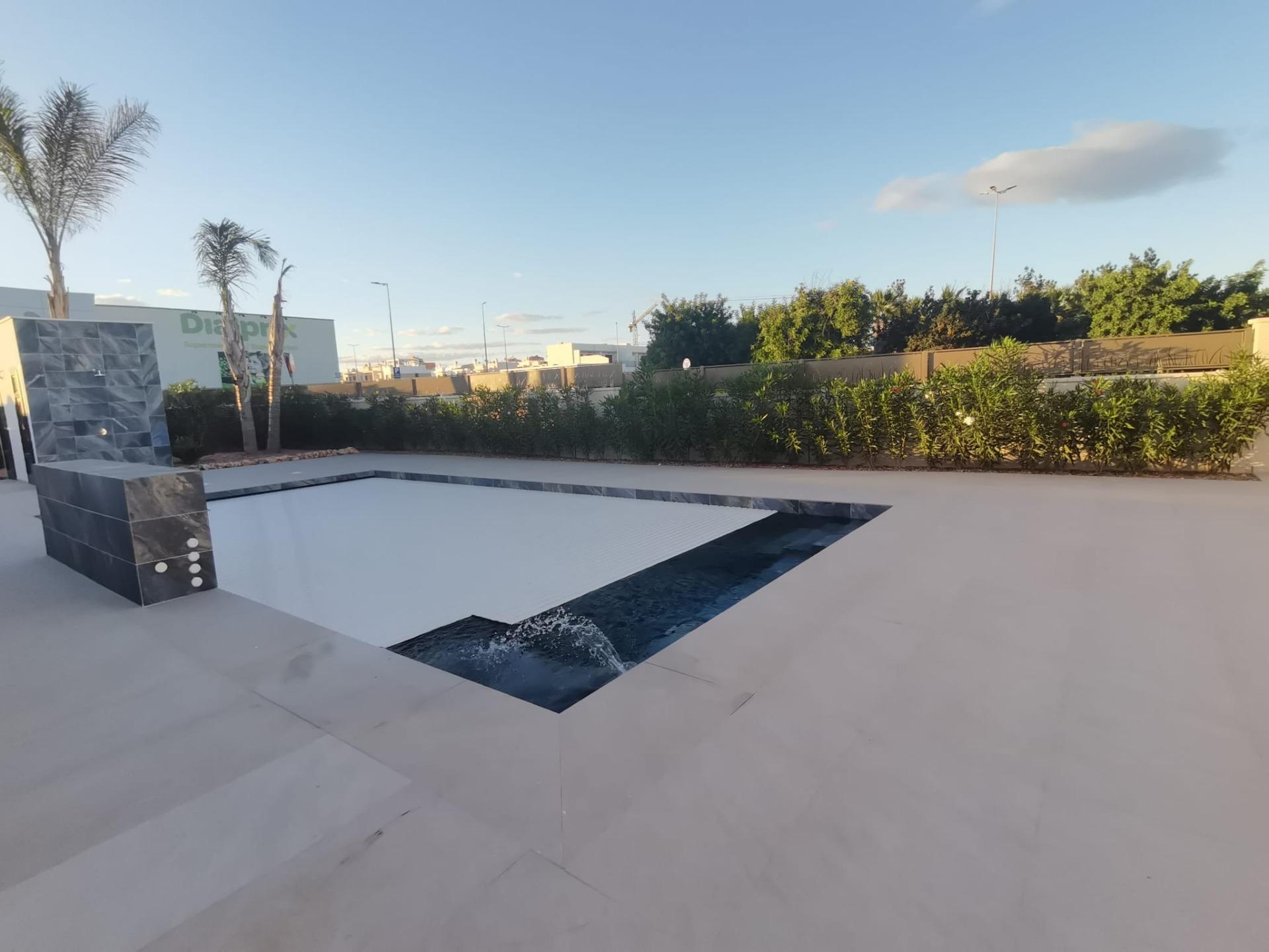 Venta de villa en Los Montesinos
