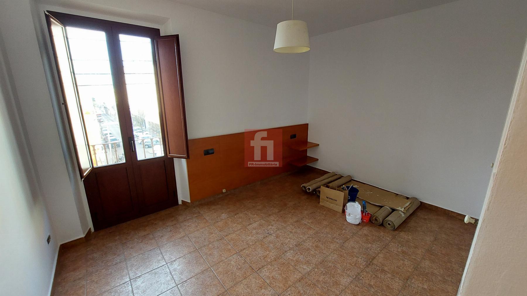 For rent of duplex in Sabadell