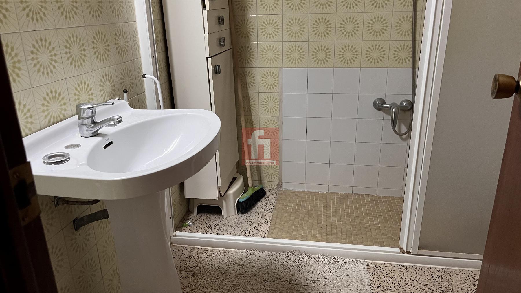 For sale of house in Arboç l
