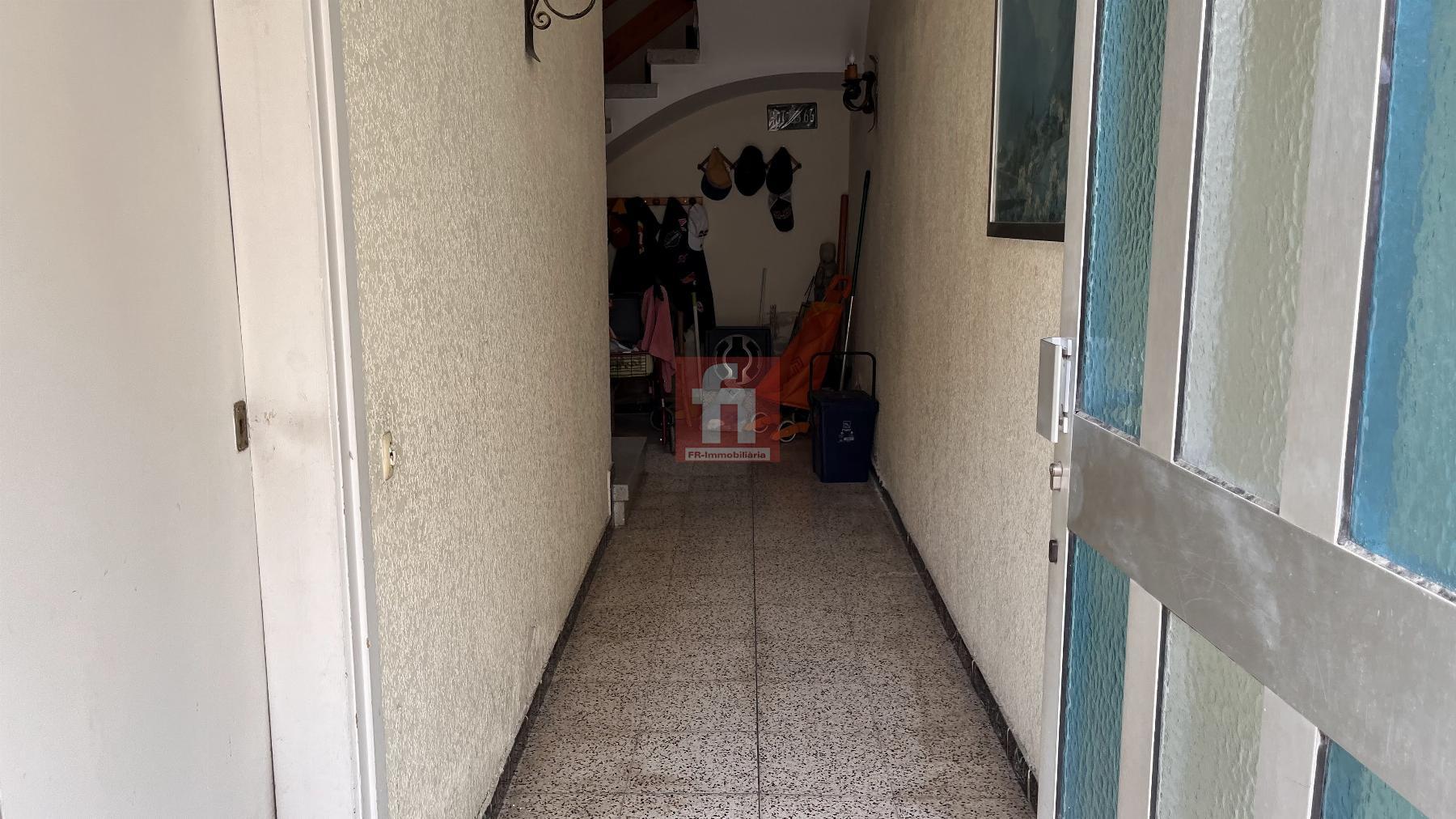 For sale of house in Arboç l