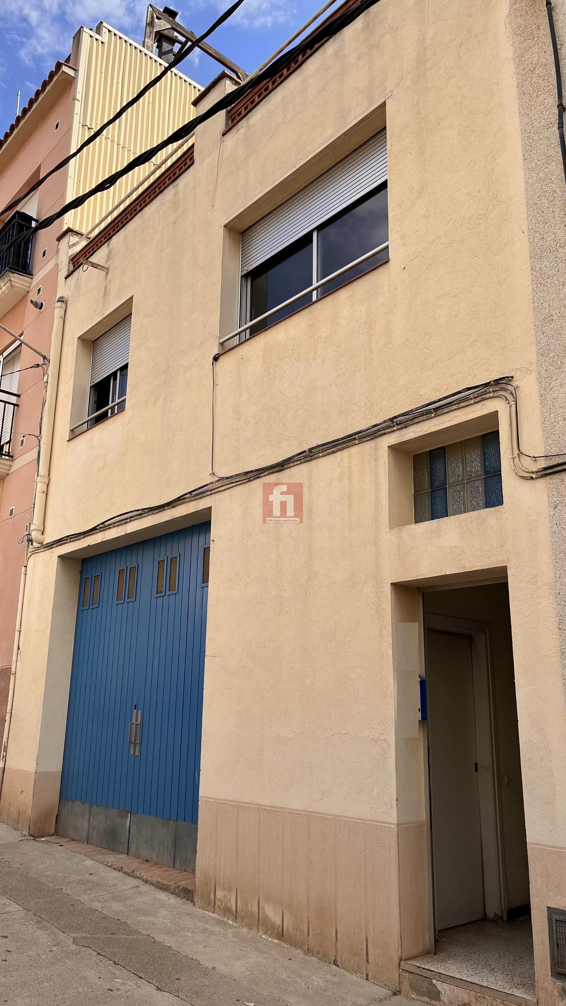 For sale of house in Arboç l