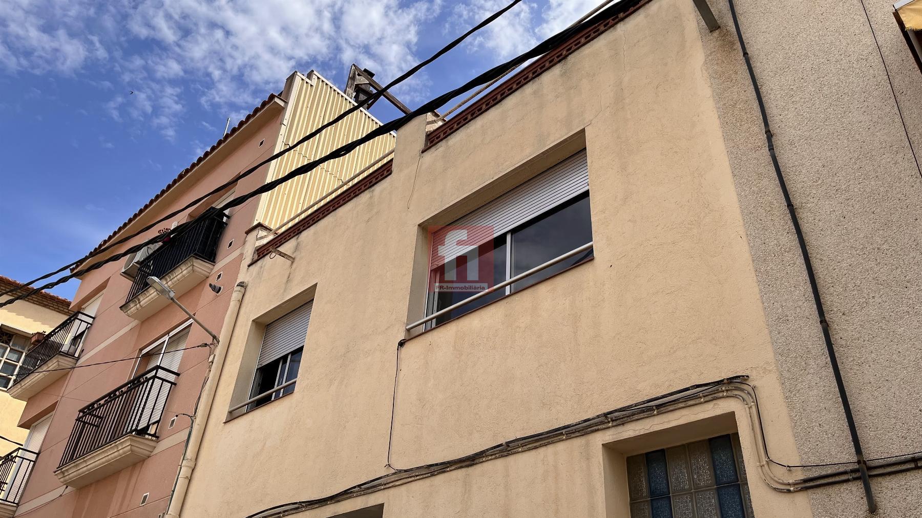 For sale of house in Arboç l