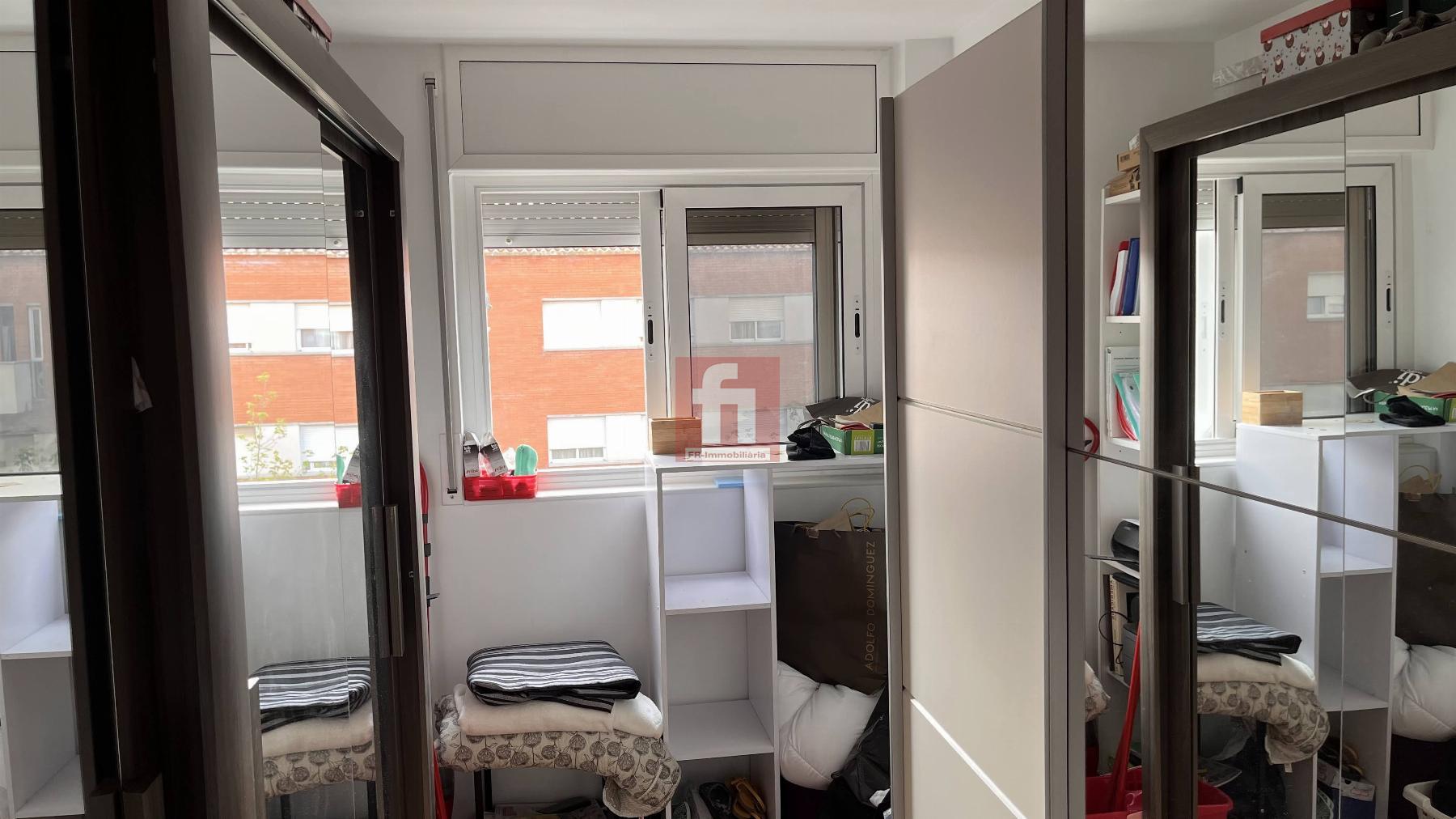 For sale of flat in Vilanova i la Geltrú