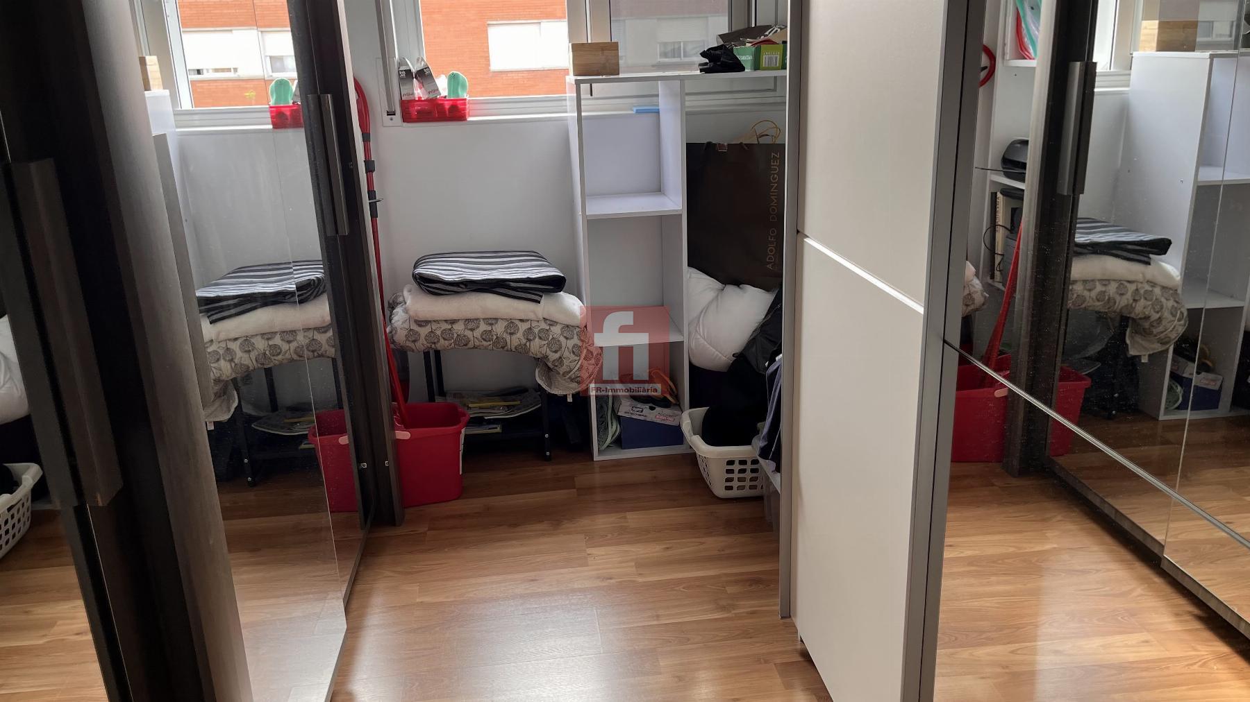 For sale of flat in Vilanova i la Geltrú