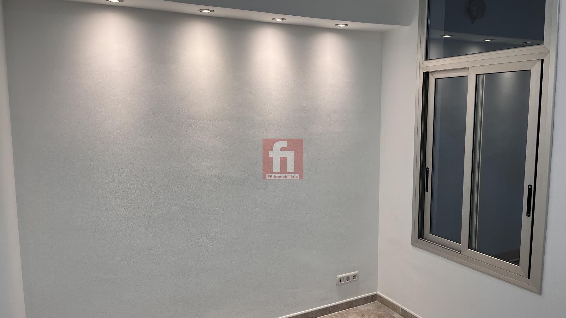 For sale of flat in Vilanova i la Geltrú
