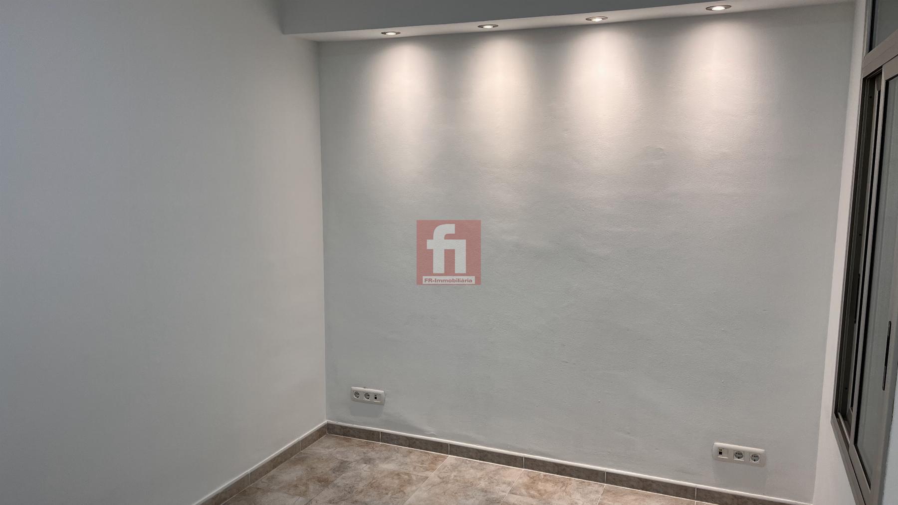 For sale of flat in Vilanova i la Geltrú