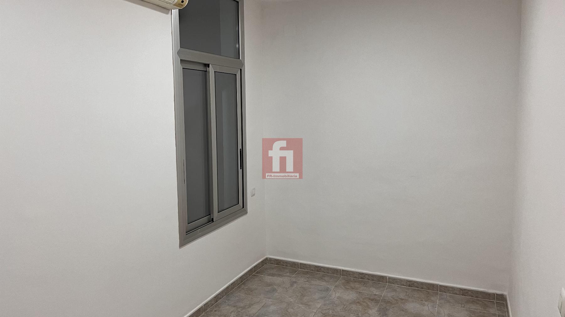 For sale of flat in Vilanova i la Geltrú
