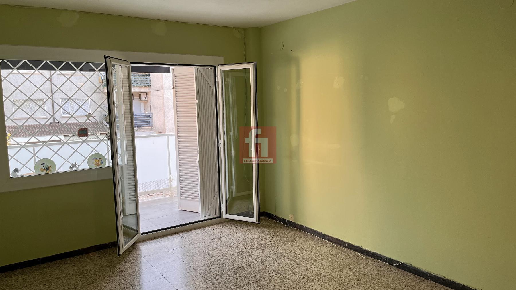 For sale of flat in Cunit