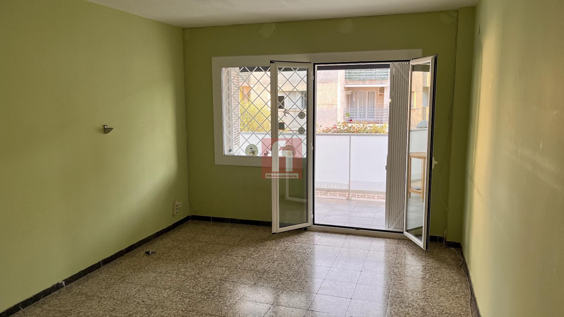 For sale of flat in Cunit
