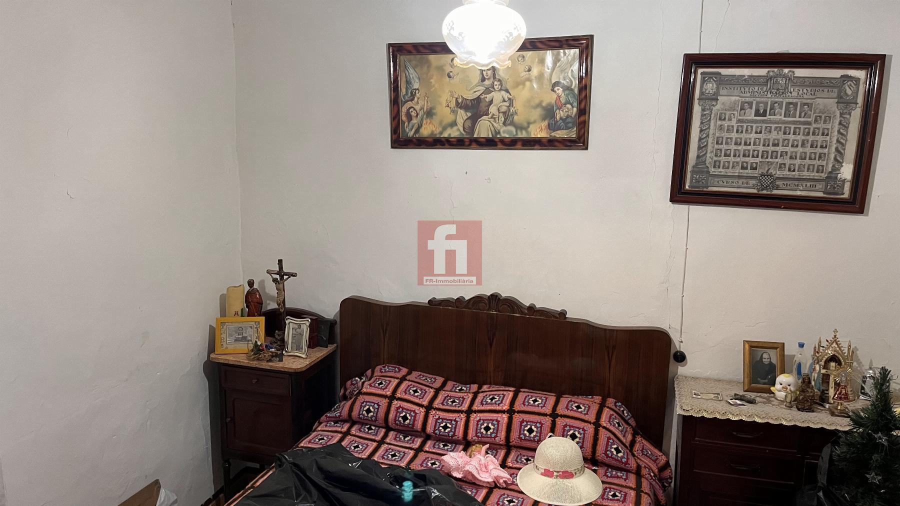 For sale of house in Falset