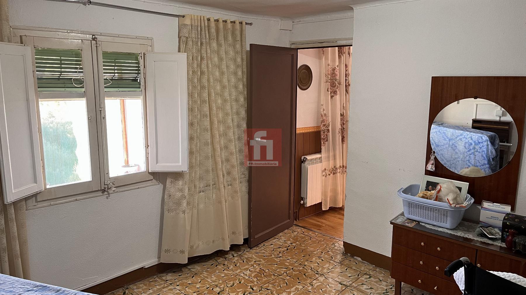 For sale of house in Falset
