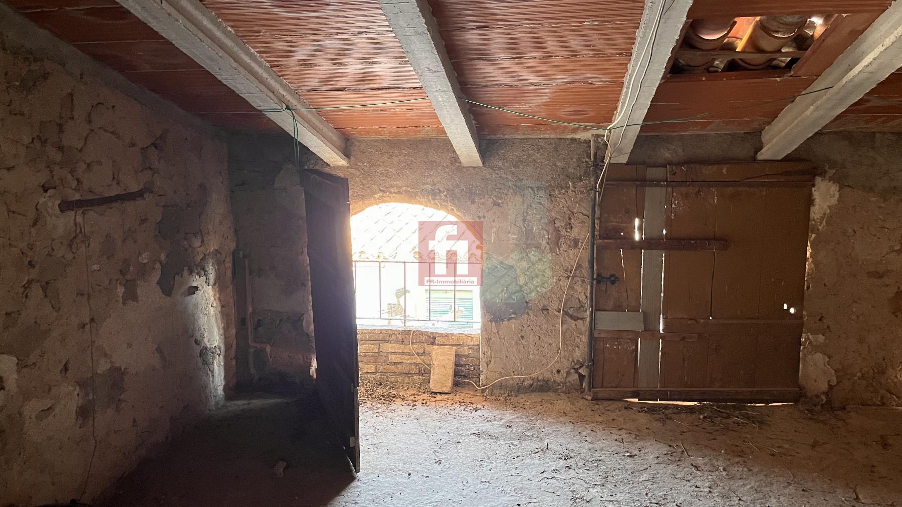 For sale of house in Falset
