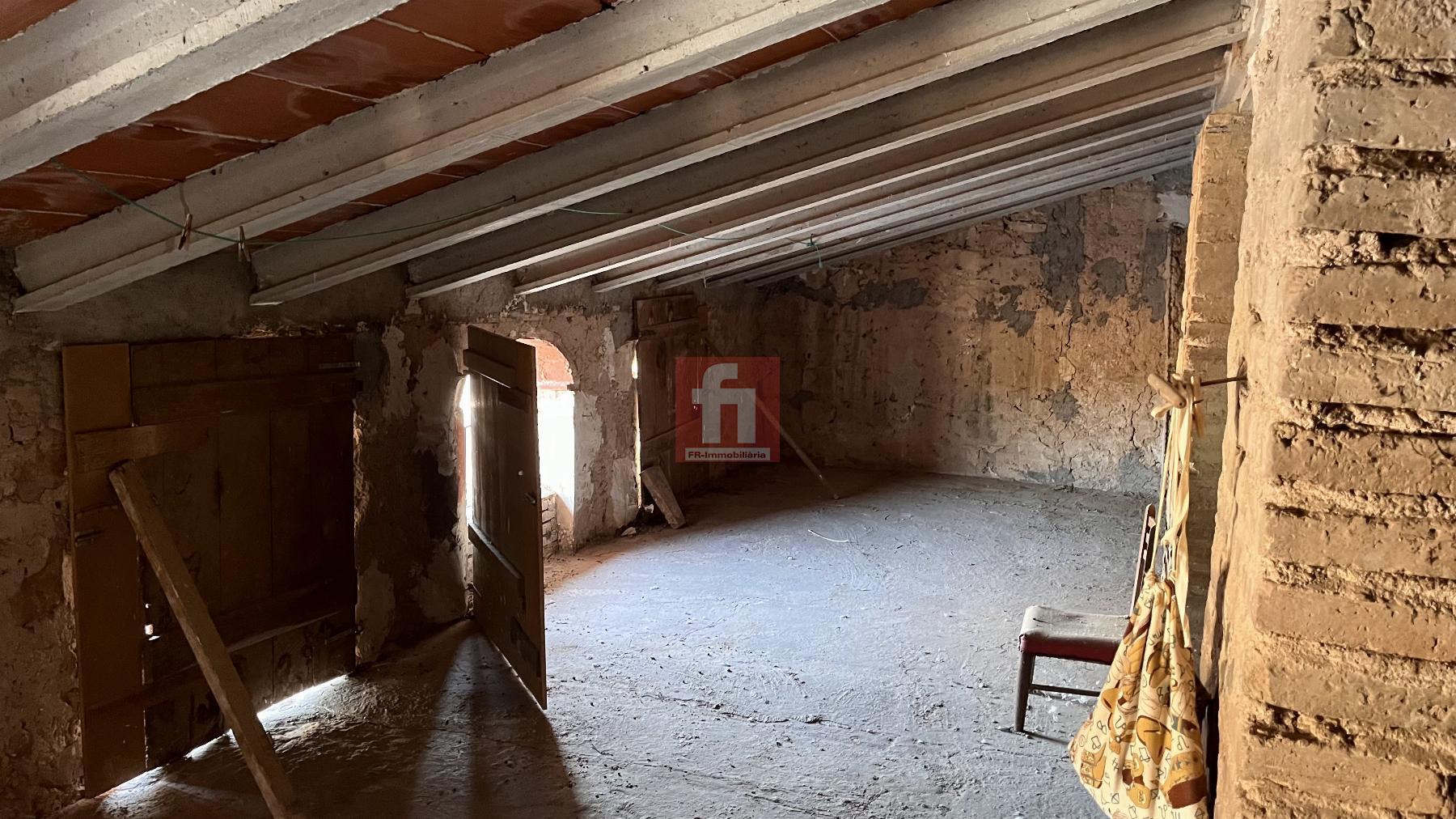 For sale of house in Falset