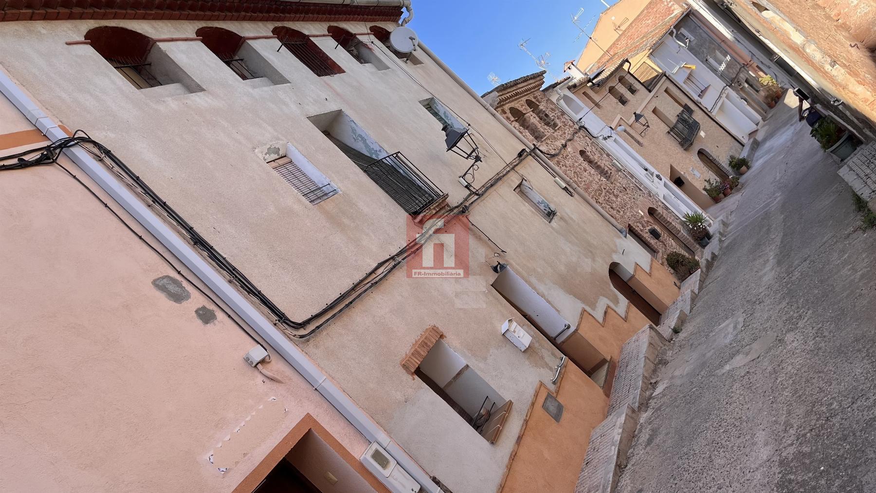 For sale of house in Falset