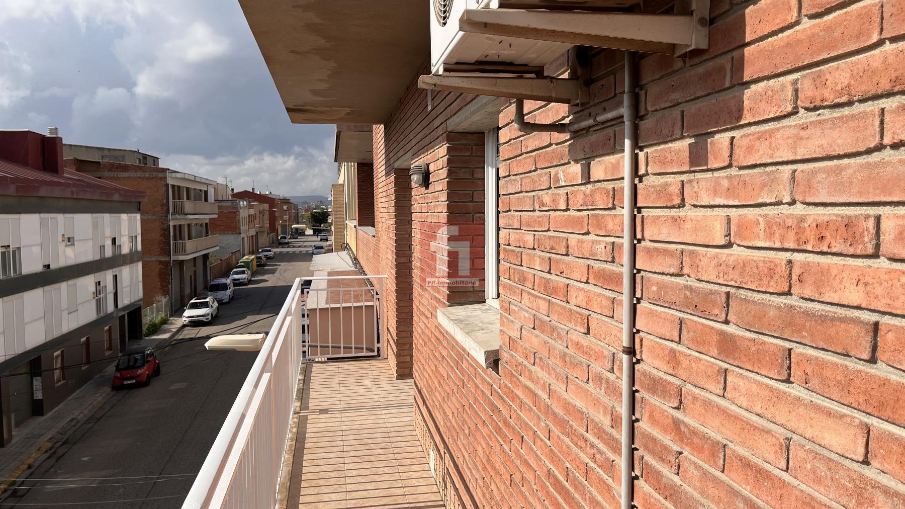 For sale of flat in Òdena