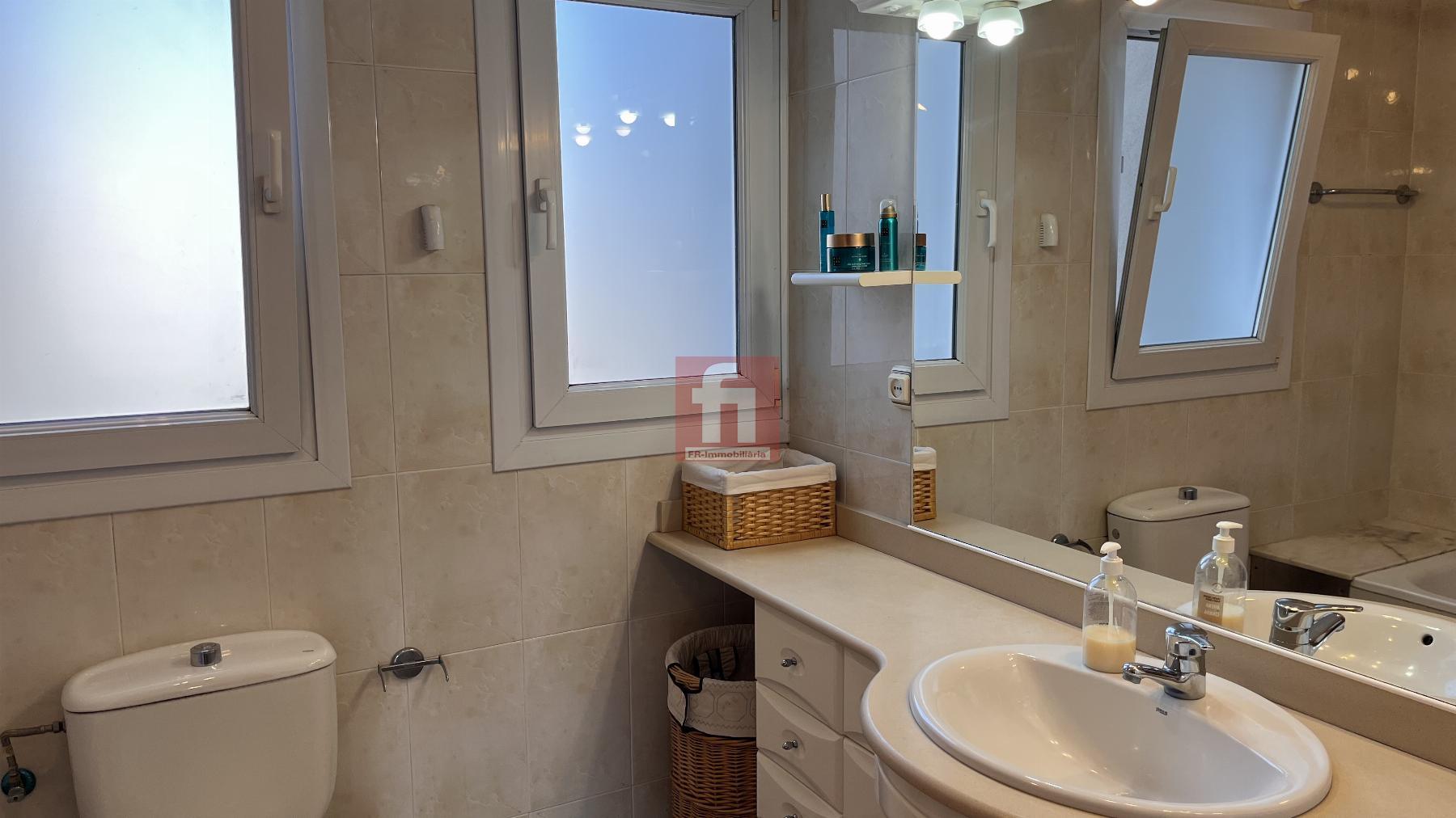 For sale of flat in Òdena