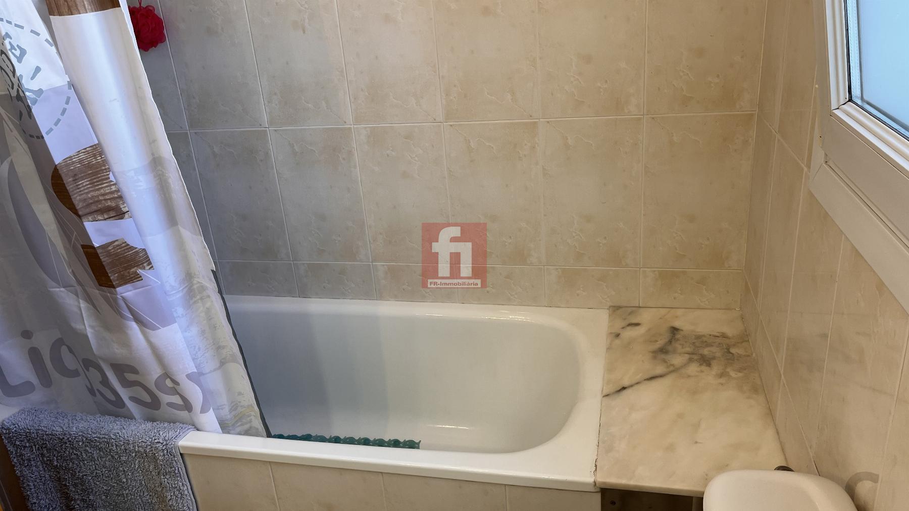 For sale of flat in Òdena