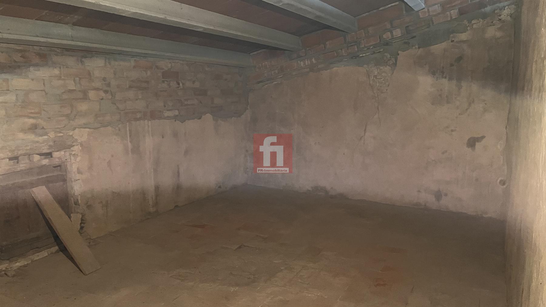 For sale of house in Vallclara